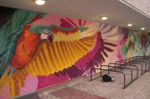 Grafiti que decora la entrada a la Casa de la Juventud