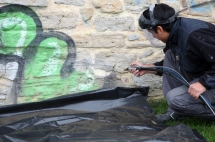 El gasto por limpieza de pintadas en la ciudad desciende en 2011 en un 25% respecto al año anterior