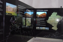 En el Centro de Interpretación se combina información estática con proyecciones audiovisuales y tótems interactivos