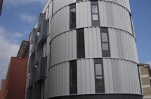 El nuevo edificio de apartamentos tutelados de la Milagrosa cuenta con un ascensor urbano