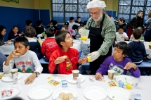 Los niños aprenden a desayunar sano con esta iniciativa municipal
