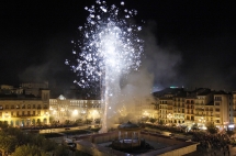 Se recuperan en San Fermín de Aldapa los fuegos artificiales lanzados desde la plaza del Castillo