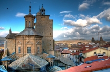 ENERO. Torres de la iglesia de San Saturnino. Jesús Chueca Zalba