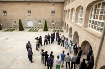 El edificio de Monasterio Viejo de San Pedro estrena patios gracias al trabajo de los alumnos de las Escuelas Taller municipales.