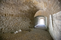 Obras de rehabilitación del interior de la caserna del baluarte del Labrit.