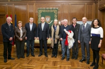 Una delegación de Arrás (Paso de Calais, Francia) visita el Consistorio.