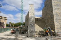 El nuevo acceso, recuperado del diseño histórico, a la zona superior del baluarte de Labrit.
