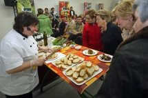 Un año más continúan las charlas en los mercados municipales sobre recetas y buenos hábitos alimenticios
