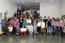 Entrega de diplomas y reconocimientos a los participantes en el programa de Corresponsales Informativos