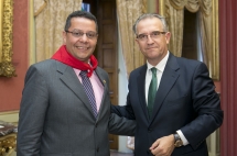 Los alcaldes de las dos Pamplona, en la recepción ofrecida a los representantes de la ciudad hermana colombiana