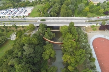 La nueva pasarela junto al puente de la avenida de Navarra será totalmente accesible y complementaria a la ya existente