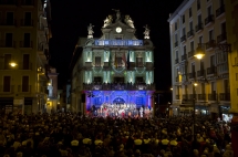 El pregón en la Plaza Consistorial, a cargo de una persona o institución relevante, abre la programación navideña en Pamplona