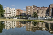 El parque del lago de Arrosadía sirve como imagen de mayo