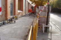 Se renuevan aceras en varias calles de Mendillorri