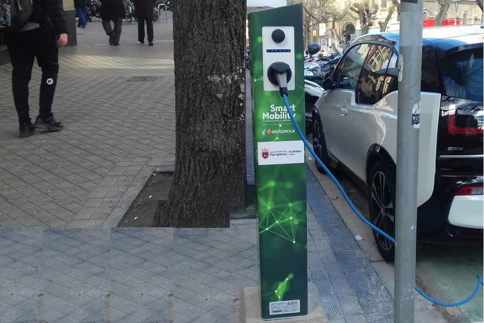 Ibilgailu elektrikoak kargatzeko guneen sarea