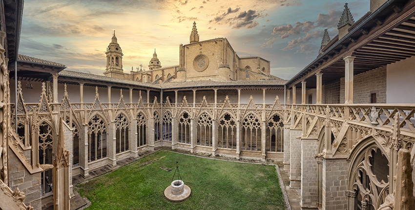 Vista del interior del Claustro de la catedral de Pamplona