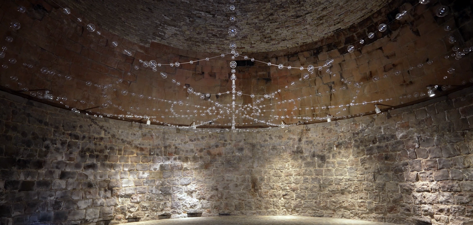 Pamplona acoge la instalación ‘Web’ de Mona Hatoum en la Sala Horno de la Ciudadela