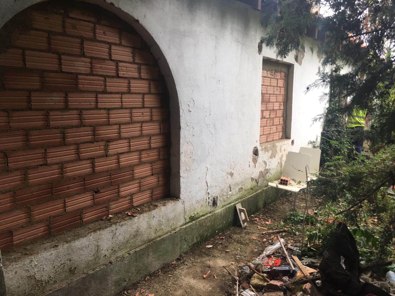 Ventanas tapiadas.