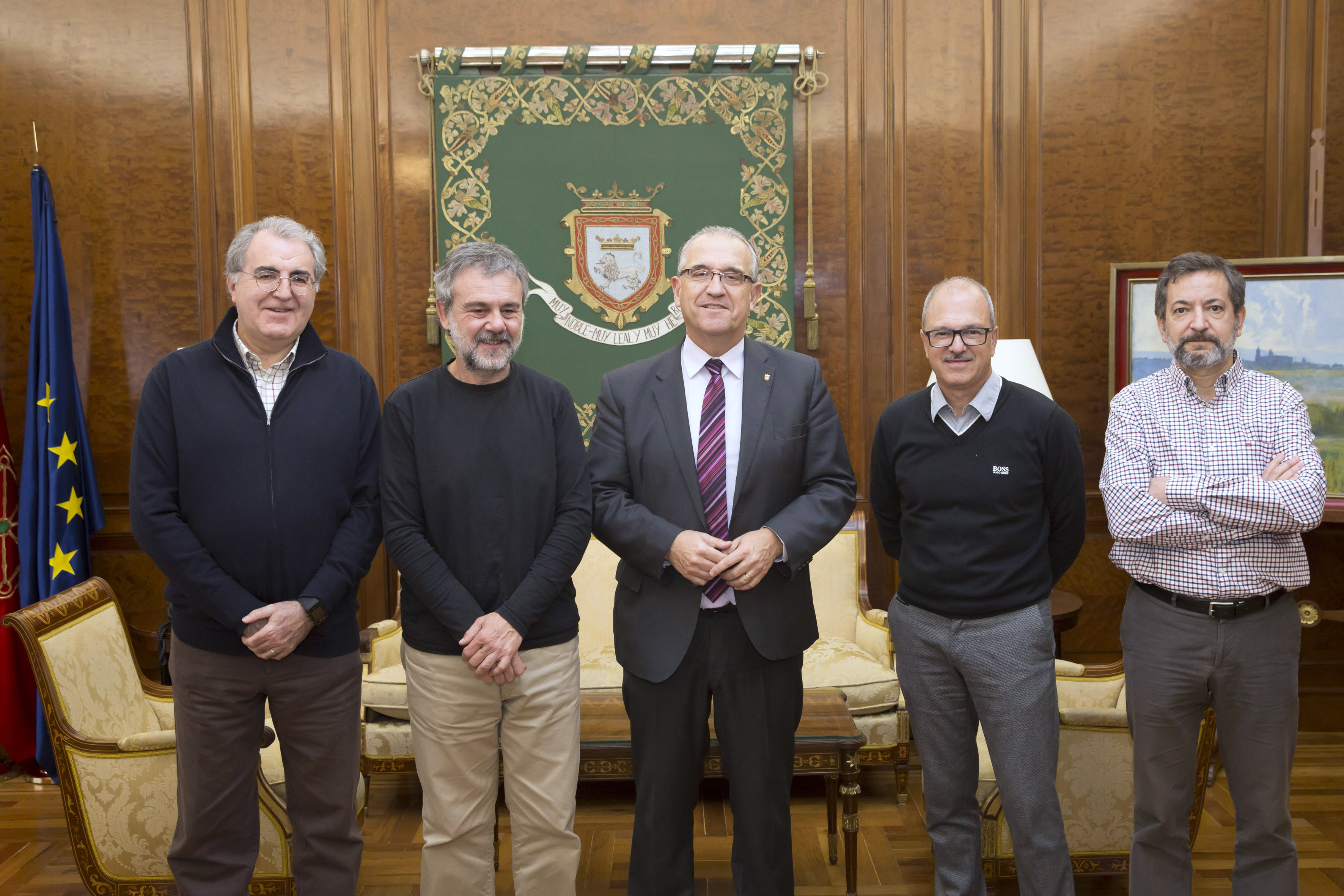 El alcalde, junto a los miembros de la Asociación de Municipios del Camino de Santiago.