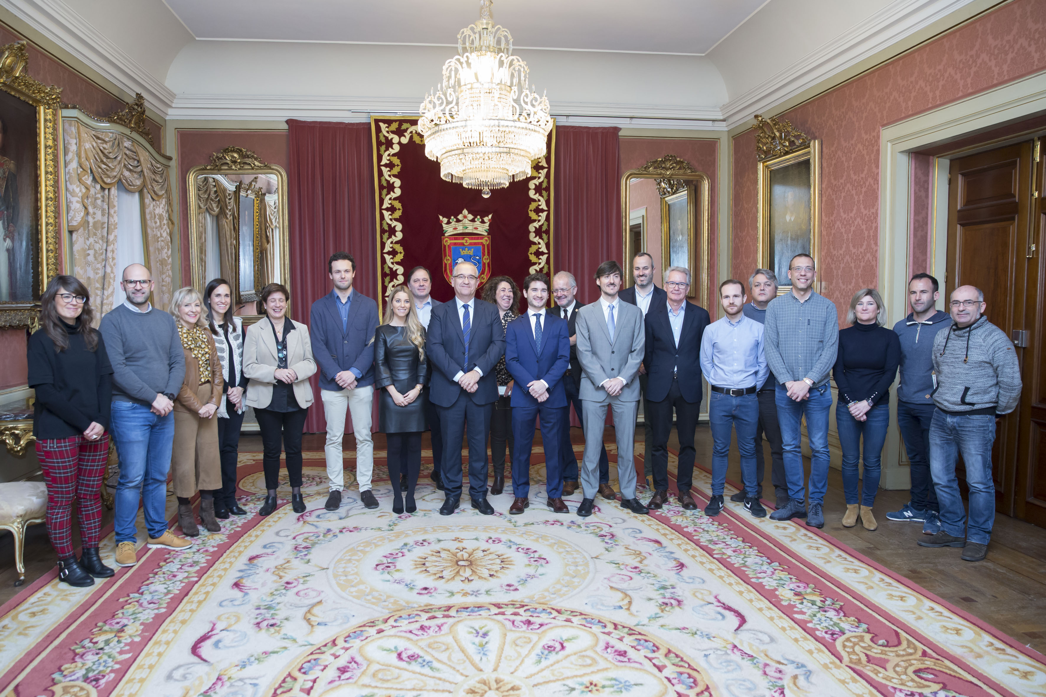 El Ayuntamiento recibe al pamplonés Juan Abascal