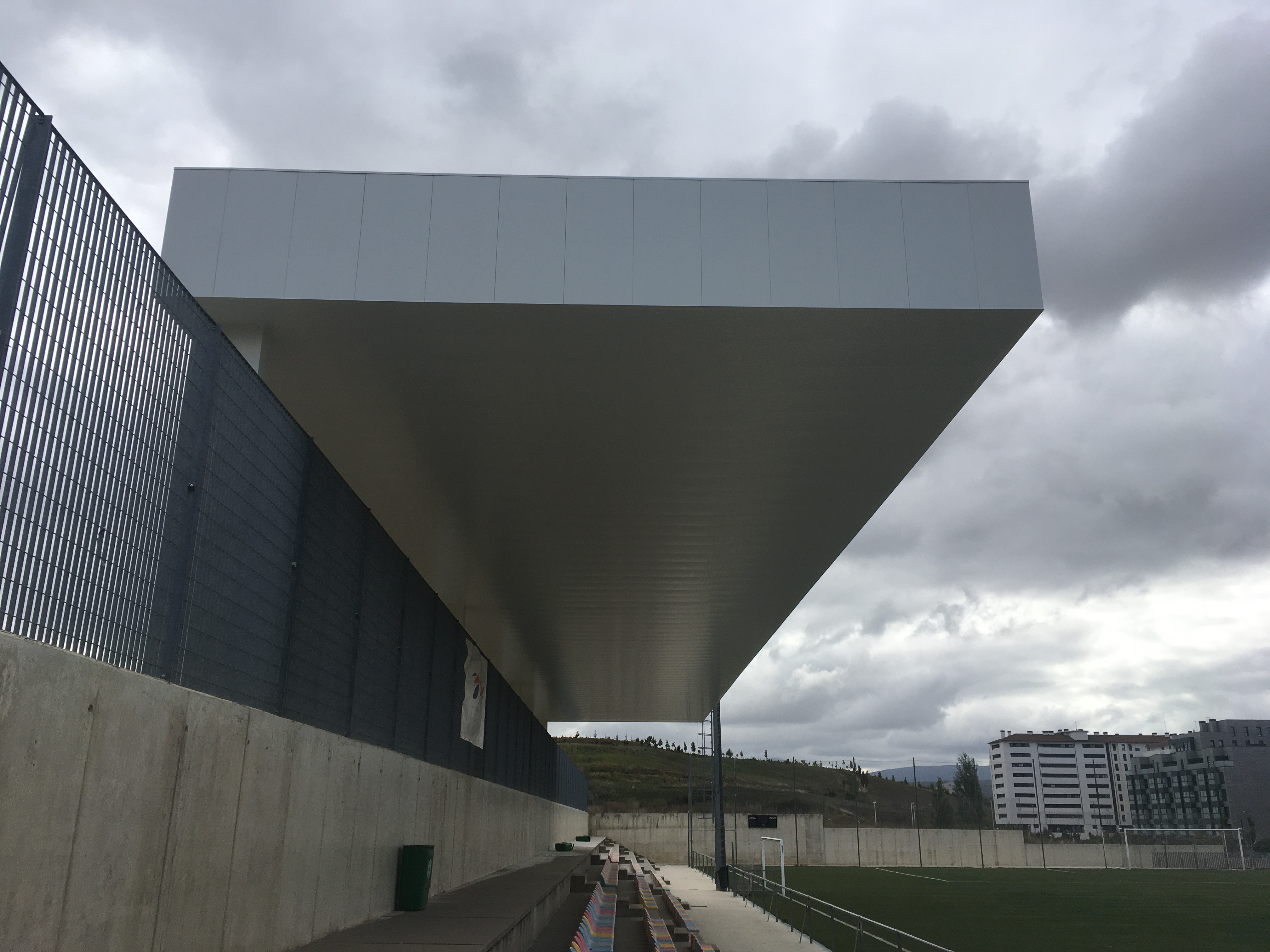 cubierta del campo de futbol de lezkairu