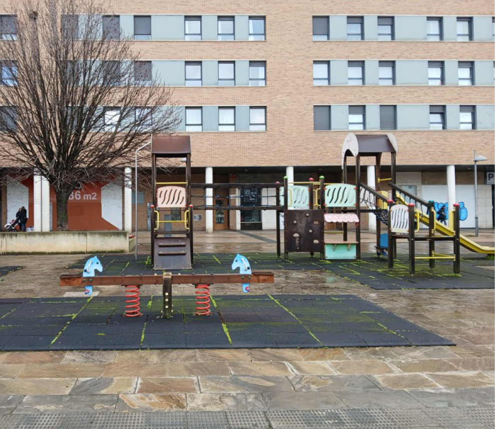 parque infantil de la plaza de Santa Engracia