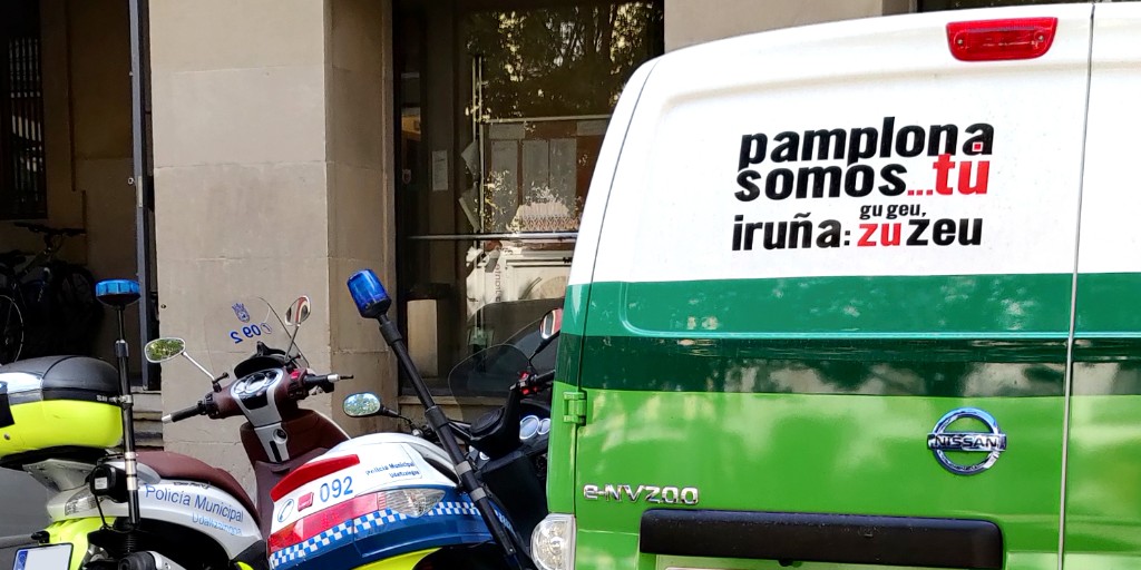 flota de motos y coches de la ciudad