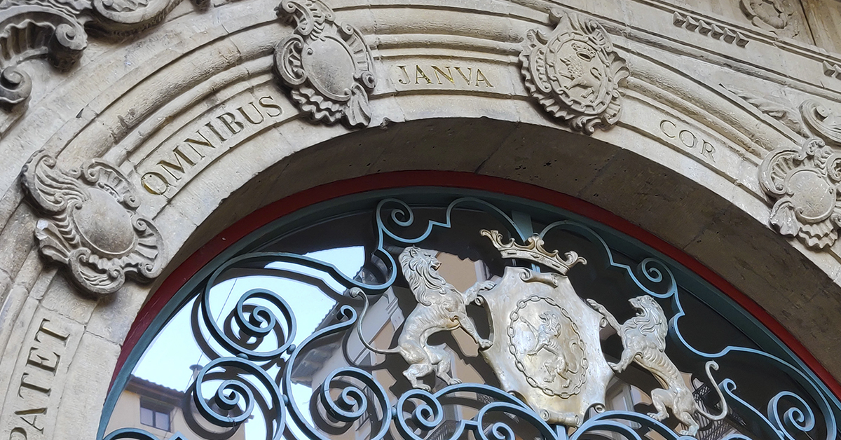 ayto_puerta_apaisado_4.jpg 