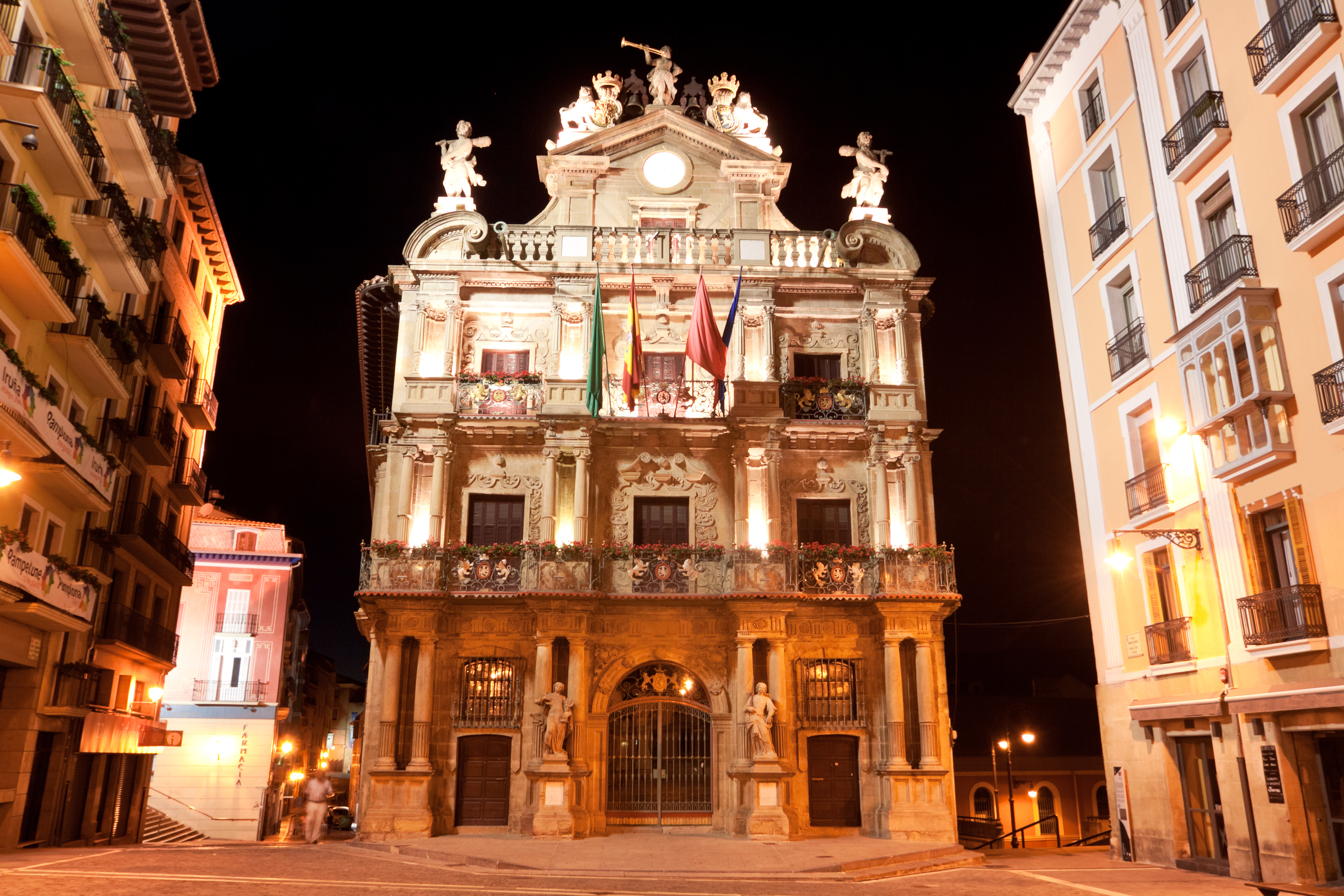 Fachada de noche