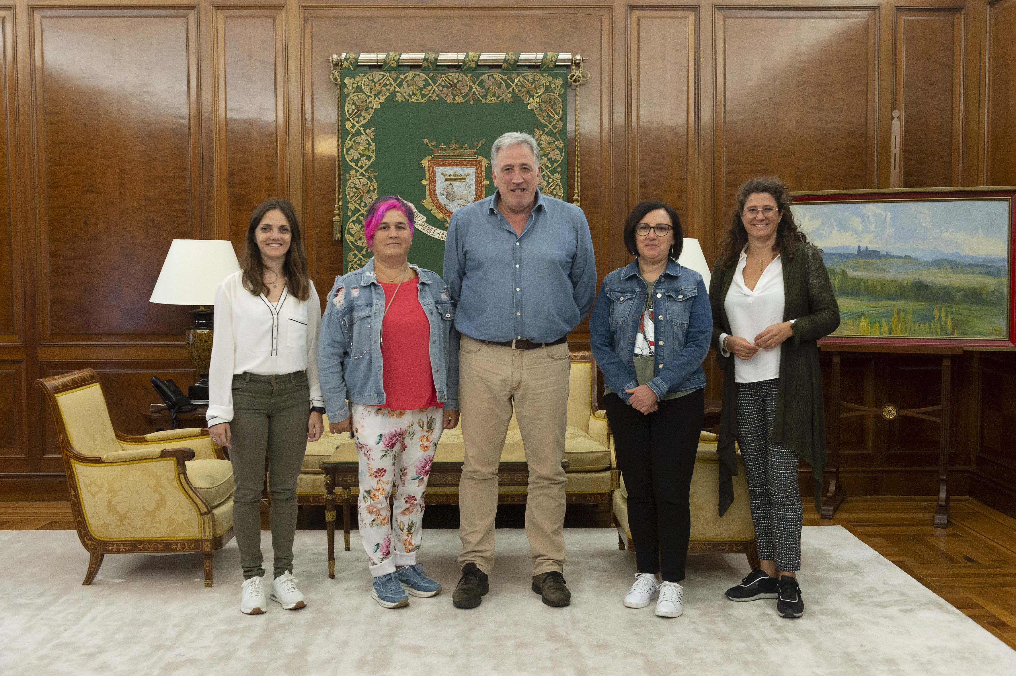 foto reunión con la Asociación Aralar