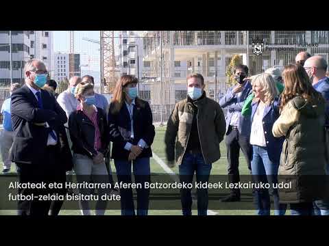 El campo municipal de fútbol de Lezkairu completa la cubrición de su grada lateral (euskera)