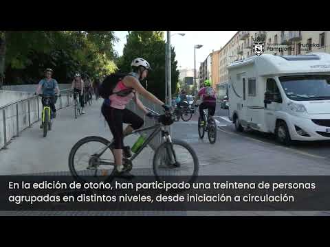 La ‘biciescuela’ permite a una treintena de personas aprender a montar en bicicleta en ciudad