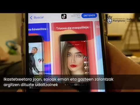Iruñeko Udaltzaingoak ikasturte honetan 360 prestakuntza-hitzaldi eman dizkie 8.000 ikasle baino gehiagori, besteak beste, eskola jazarpen, ciberbullying eta sare sozialen inguruan