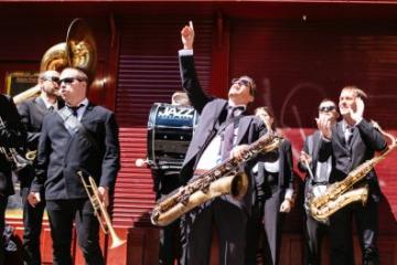 07.04-pasacalles-sslw24-swing.jpg