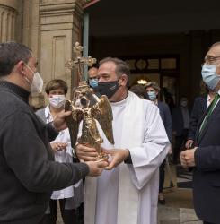 Visita del Ángel de Aralar al Ayuntamiento de Pamplona