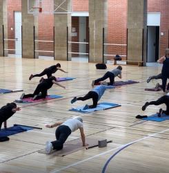 yoga_mayores2.jpg