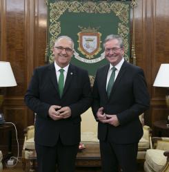 Encuentro del alcalde de Pamplona con el de Paderborn