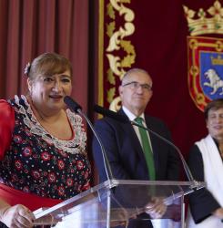 Invitada da discurso