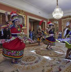 Bailes regionales en el Salón de Recepciones del Ayuntamiento