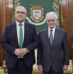 El alcalde de Pamplona y el embajador de Ecuador