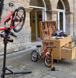 Fotografía del rincón para reparar la bicicleta