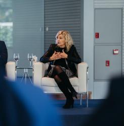 maria caballero en una ponencia