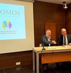los dos firmantes del acuerdo