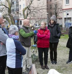 visita al huerto urbano de rochapea