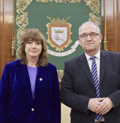 la consejera Ollo junto al alcalde Maya