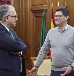 El alcalde Enrique Maya recibe a la Asociación Cultural de Búlgaros 
