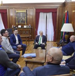 El alcalde Enrique Maya recibe a la Asociación Cultural de Búlgaros 