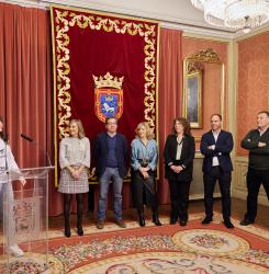 Una de las jugadoras ofrece un pequeño discurso