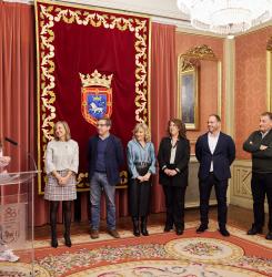 Otras de las jugadoras ofrece un pequeño discurso