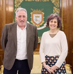 Reunión del alcalde de Pamplona, Joseba Asiron, y la consejera de Cultura, Deporte y Turismo, Rebeca Esnaola